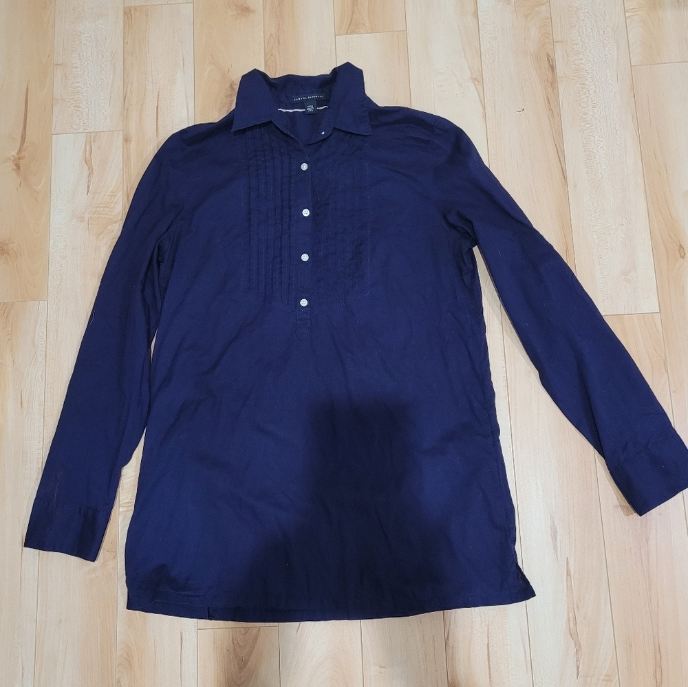 Banana Republic Women's Size Medium Blue Long Shirt